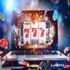 Tampilan layar penuh Diamond Empire menunjukkan gulungan, garis pembayaran, dan kontrol taruhan di platform lunatogel com